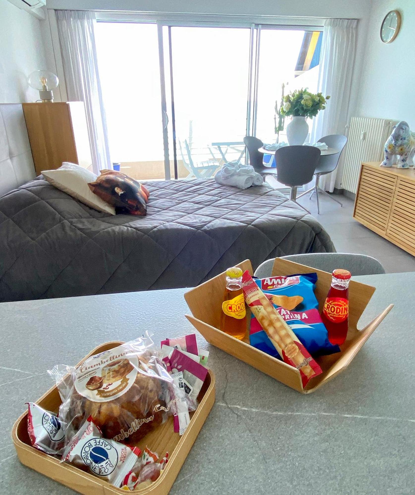 Appartamento Sea View Studio, Huge Terrace On The 4Th Floor Mentone Esterno foto