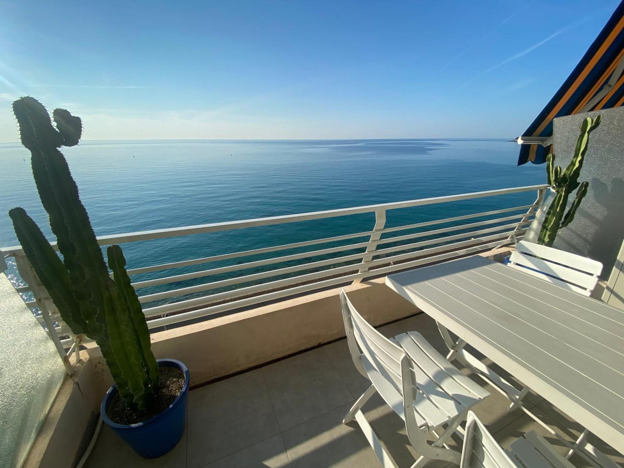 Appartamento Sea View Studio, Huge Terrace On The 4Th Floor Mentone Esterno foto