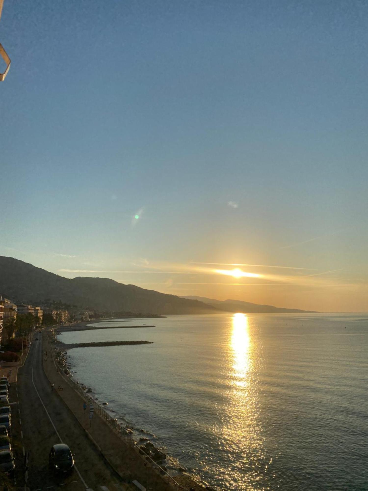Appartamento Sea View Studio, Huge Terrace On The 4Th Floor Mentone Esterno foto